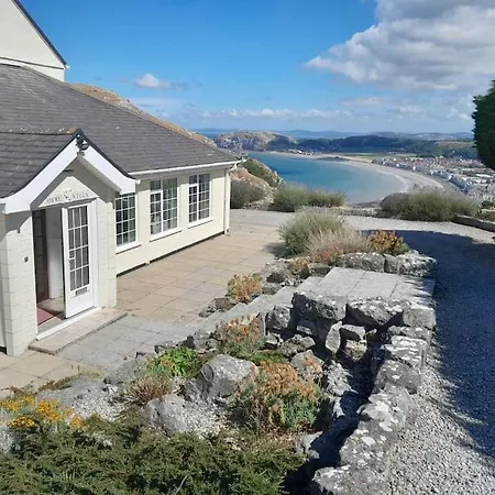 Orme Villa, Hot Tub, Llandudno, Stunning Views , Sleeps 12 Exterior photo