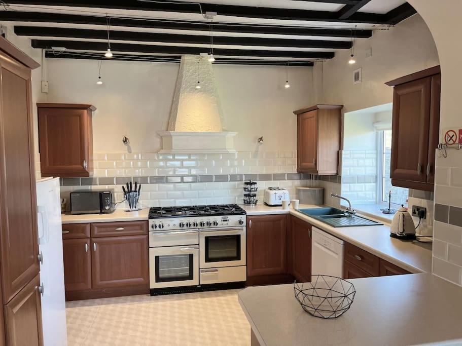 Сasa de vacaciones Orme Villa, Hot Tub, Llandudno, Stunning Views , Sleeps 12